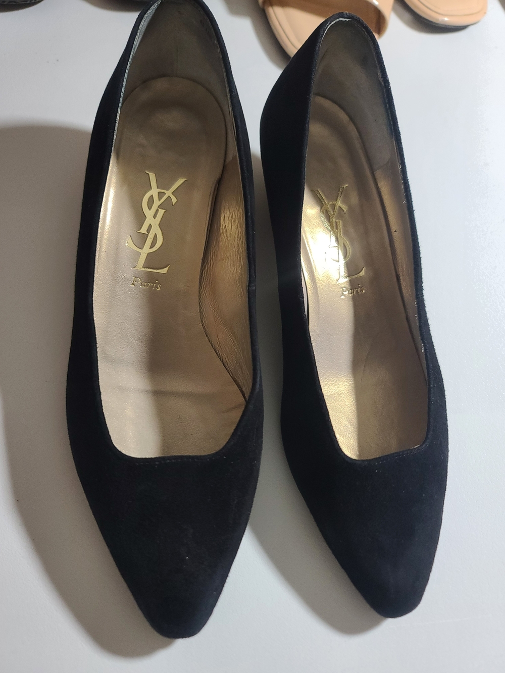 Saint Laurent Black and Gold Women's Shoulder Bag with Signature YSL Logo - Picture 2 of 9